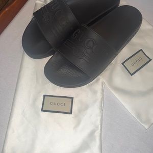 GUCCI men slides, hardly worn, size 11 good condition, Authentic